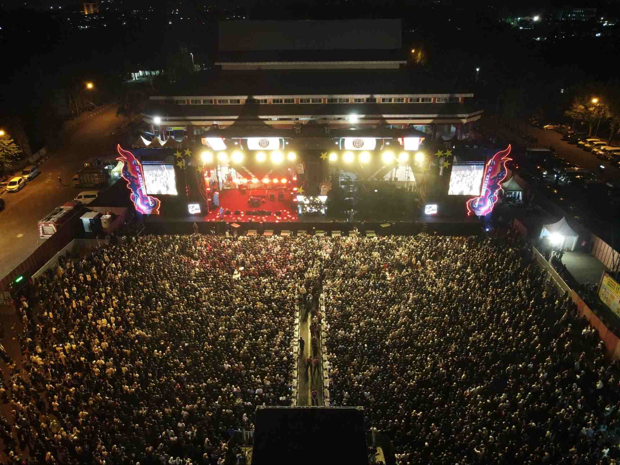 suasana meriah di konser musik indonesia Flamefest